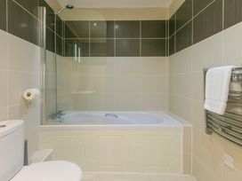 A bathroom with a bathtub and toilet at Whitewater Seaview in Newquay