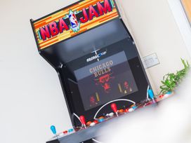 An arcade machine for NBA Jam in a game room at Whitewater Seaview in Newquay
