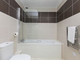 A bathroom with a bathtub and a toilet at Whitewater Seaview in Newquay