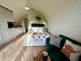 A studio with bed and kitchen space at Willow in Llangurig near Llanidloes