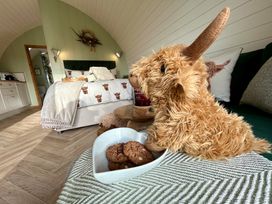 A bedroom with a stuffed animal and cookies at Willow in Llangurig near Llanidloes