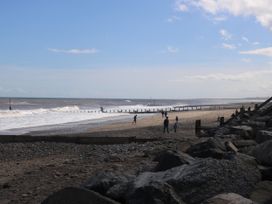 Wave Song - North Yorkshire (incl. Whitby) - 1150966 - thumbnail photo 2