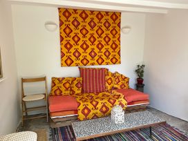 A snug area with a sofa and cushions at The Elbow in Frampton