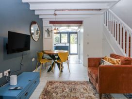 A living room with a table and chairs at East meets West Criccieth