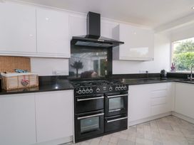 A kitchen with an oven and cabinets at No 8 in Burnham-on-Sea