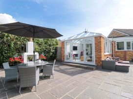 An outdoor seating area with a table and chairs at No 8 in Burnham-on-Sea