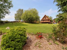 A house surrounded by grass and trees at Thistle Dubh (