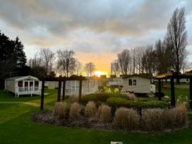 Hopton Lodge Retreat - Norfolk - 1152593 - thumbnail photo 20