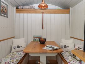 Burr 1 Shepherds Hut - Devon - 1152605 - thumbnail photo 7