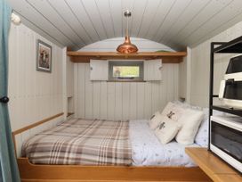 Burr 1 Shepherds Hut - Devon - 1152605 - thumbnail photo 9