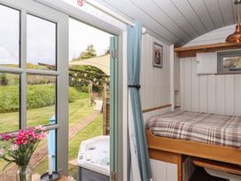 Burr 1 Shepherds Hut - Devon - 1152605 - thumbnail photo 12