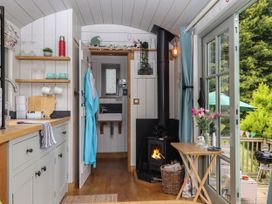 Burr 1 Shepherds Hut - Devon - 1152605 - thumbnail photo 13