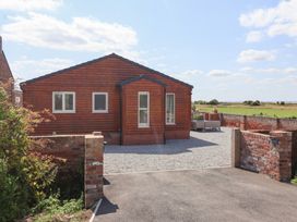 A house with gravel driveway and furniture at Waverley Cottage Kilnsea near Easington, Hull