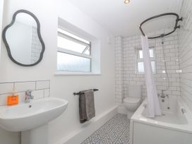 5 Victoria Road - Anglesey - 1152941 - thumbnail photo 14