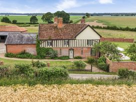 A house with a garden and fields at Knights Farm in Harkstead