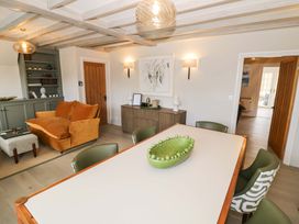 A dining room with a table and chairs at Bay House Cottage in Broadway