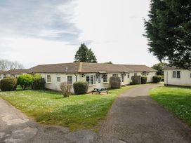 Chalet 2 at Landscove Holiday Park - Devon - 1154616 - thumbnail photo 16