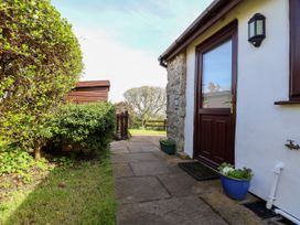 A stone path leading to a wooden door with plants along the side at Dolphin Bach in Dolphin