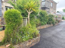 A garden area with plants and flowers at Sunlight Cottage St Erme near Truro
