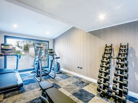 A gym with fitness equipment at Lodge 58 at Riviera Bay Coastal Retreat in Brixham