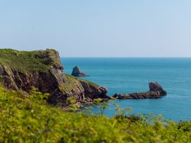 A coastline with cliffs and rock formations at Lodge 73 at Riviera Bay Coastal Retreat in Brixham