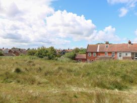 Beach House - Norfolk - 1155242 - thumbnail photo 47