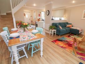 A living room with a table and chairs at Jaspers Retreat, formerly known as Starfish Cottage, Falmouth