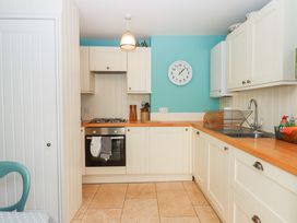 A kitchen with counter, stove, and oven at 5 Exe Street Topsham
