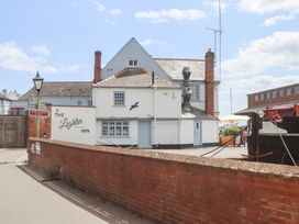 A building named The Lighter Inn in Topsham