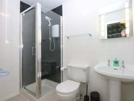 A bathroom with a shower, toilet, and sink at Southbourne Manor in Llandudno