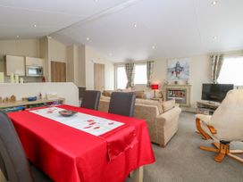 21 Norman Drive Lodge - Norfolk - 1155741 - thumbnail photo 6