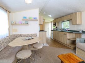 735 caravan - Norfolk - 1155793 - thumbnail photo 6