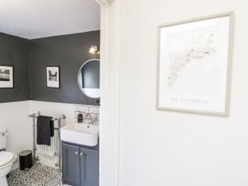 A bathroom with a sink and toilet at Cotstone Cottage in Chipping Campden