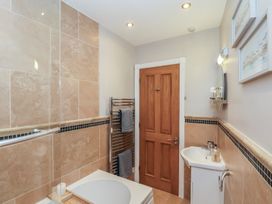 A bathroom with a bathtub and sink at Jolly Roger in Whitby