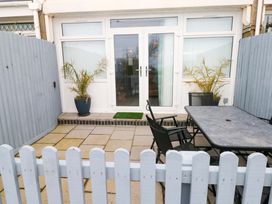An outdoor area with a table and chairs at 3 Devon Court in Pembroke