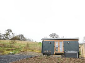 Dam View Shepherds Hut - Mid Wales - 1157200 - thumbnail photo 15