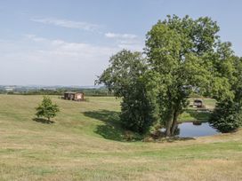A landscape with a cabin near a pond at Hollie in Raglan