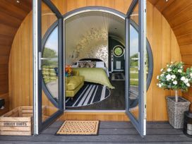 Roselea Luxury Pod Lodge - South Wales - 1157918 - thumbnail photo 4