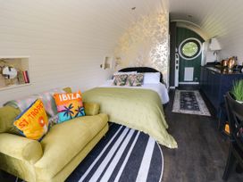 Roselea Luxury Pod Lodge - South Wales - 1157918 - thumbnail photo 9