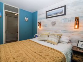 Driftwood - 54 Valley Lodge - Cornwall - 1157920 - thumbnail photo 14