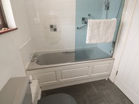A bathroom with bathtub and toilet at 14 Bosvigo in Ruan Major near Penhale