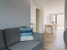 A dining room with a table and chairs at Wagtail Cottage in Lyme Regis