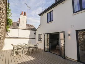 An outdoor space with a dining table and chairs at Wagtail Cottage in Lyme Regis