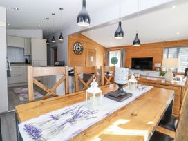 A dining room with a table and chairs at Angel Lodge - No 27 in Fornham St Genevieve near Bury St Edmunds