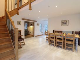 A dining room with a table and chairs at Y Stabl in Cerrigydrudion
