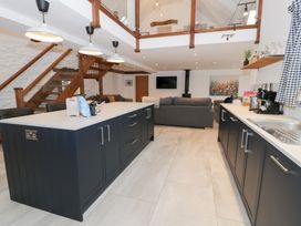 A kitchen with an island and sofa at Y Côr in Cerrigydrudion