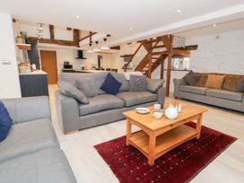 A living room with couches and a coffee table at Y Côr in Cerrigydrudion