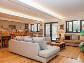 A living room with a kitchen area at Lower Moorwood in Moorwood near Bovey Tracey
