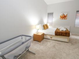 Flat 2, Thornlow Heights - Dorset - 1158490 - thumbnail photo 17