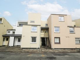 A building exterior with staircase at Harbwr Hideaway in Porthmadog